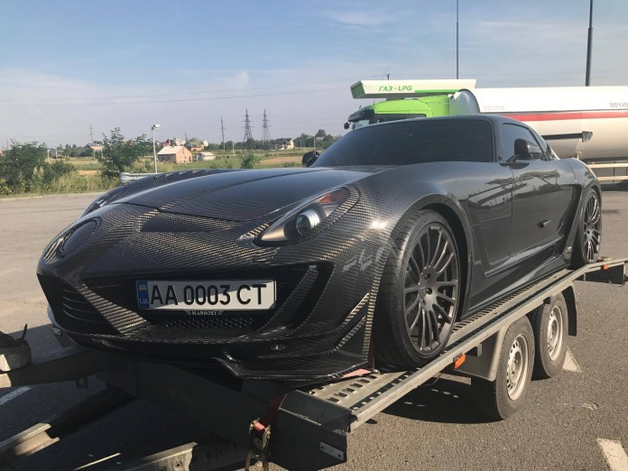 В Украине видели невероятный Mercedes за 700 тыс. евро