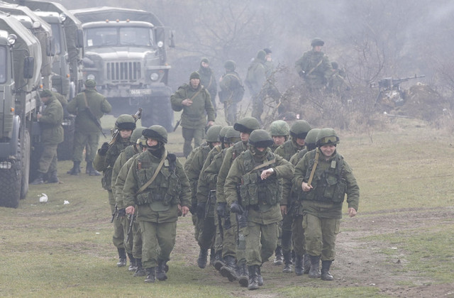 Российский политолог объяснил причину активизации боев на Донбассе: Путину дали две пощечины