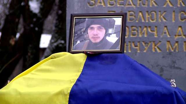 Не дзвони більше, нема твого Славчика, я його вбив: на Тернопільщині поховали кіборга