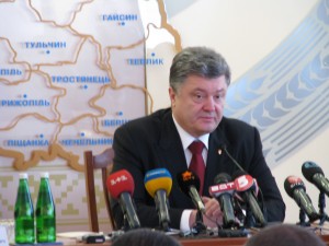 Порошенко пояснил, почему защищает Гонтареву, кто виноват в падении гривны и каким будет ее курс