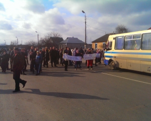 Трасу Київ - Суми блоковано: даішники забили трьох чоловіків