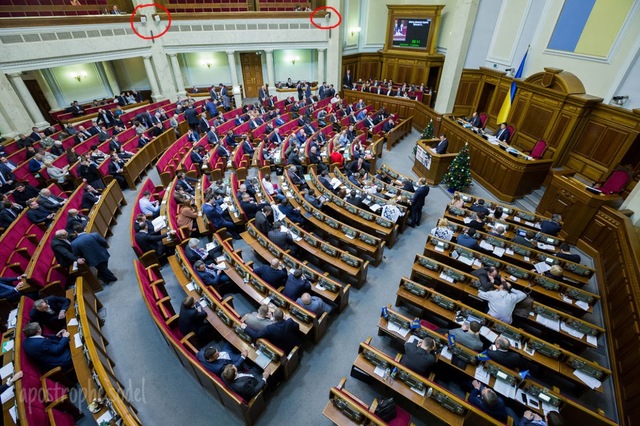 В Раде развесили роутеры на полмиллиона: опубликованы фото