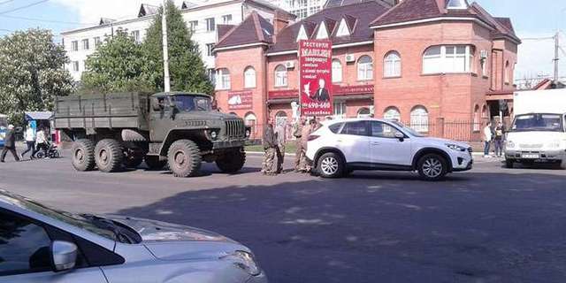 В Ривне пьяные военнослужащие «Уралом» протаранили джип