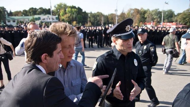 Опубликовано видео оплаты труда протестующих "шатунов"