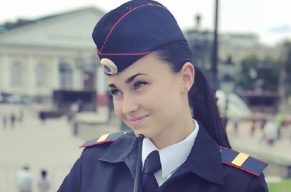 Сотруднице конной полиции объявили взыскание за то, что она назвала Путина «царем» в своем Instagram