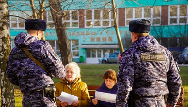 Росгвардия проверила на улицах Москвы пожилых людей в связи с коронавирусом