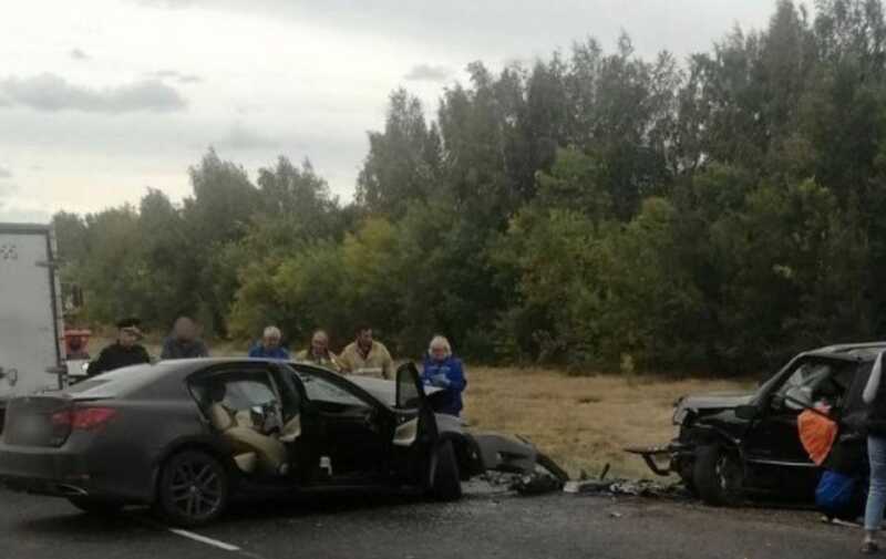 В Самарской области столкнулись две иномарки, один водитель погиб