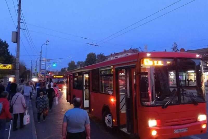 Казанские автобусы устроили гонки и попали в ДТП