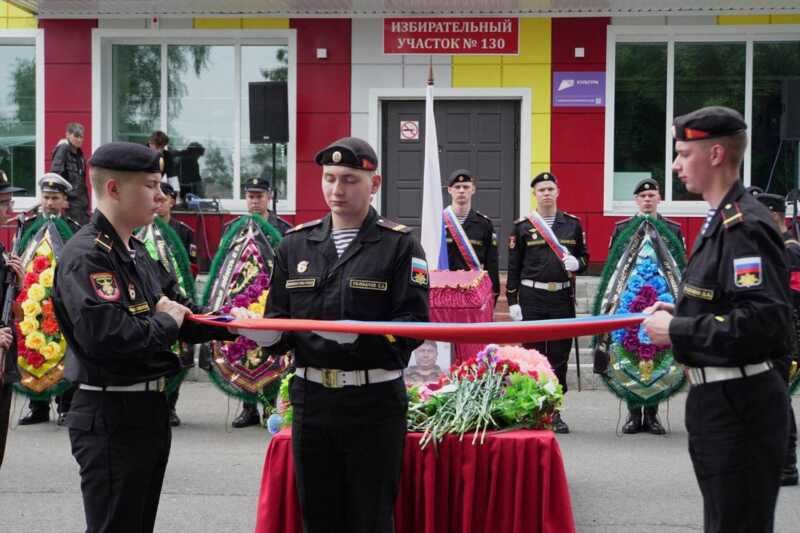 Погибшего на войне солдата похоронили на дороге