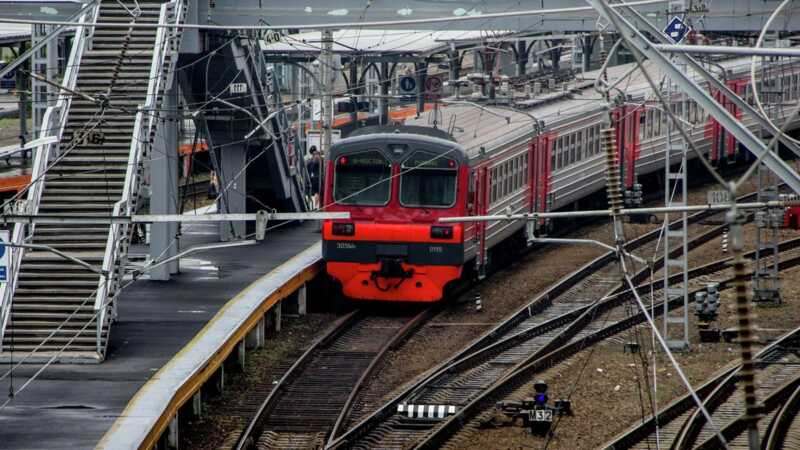 В Приморье электричка застряла в пути из-за отключения электроэнергии