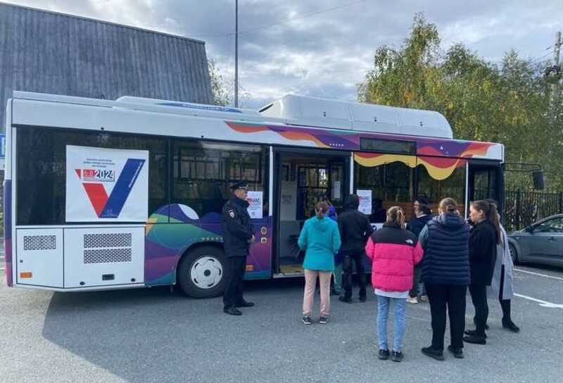 Голосование в автобусе в ЯНАО: новаторский подход или угроза тайне выбора?