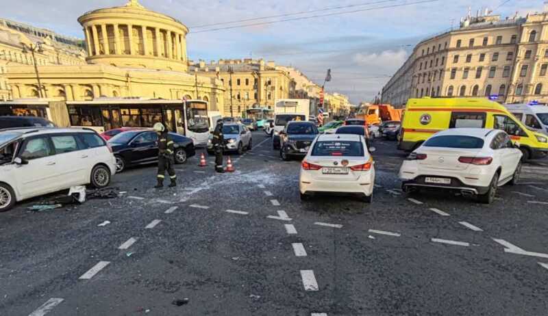 В центре Петербурга произошло ДТП с участием маршрутки