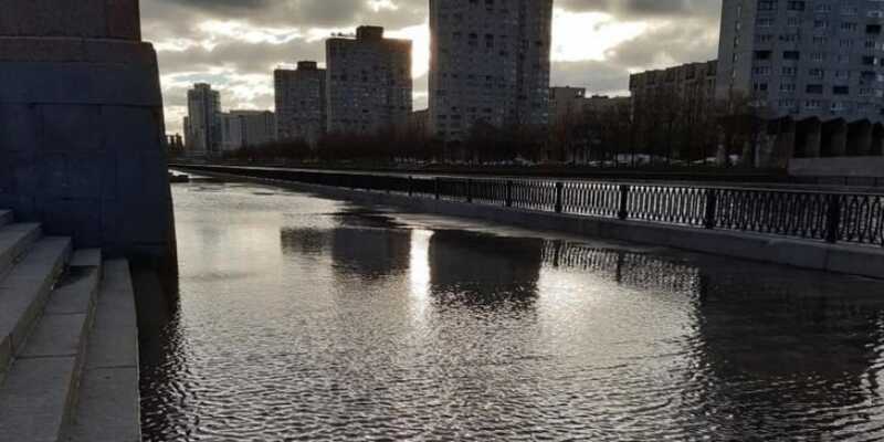 В Санкт-Петербурге произошёл потоп на набережной