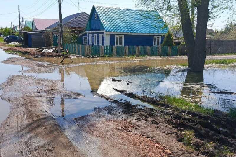 В Челябинске из-за затопления разрушаются дома