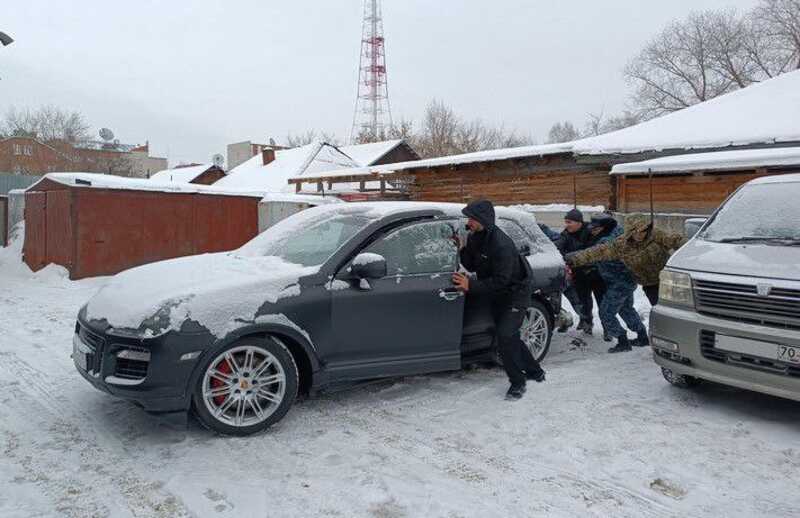 Томская предпринимательница пыталась тайно продать арестованный Porsche, скрыв информацию от судебных приставов