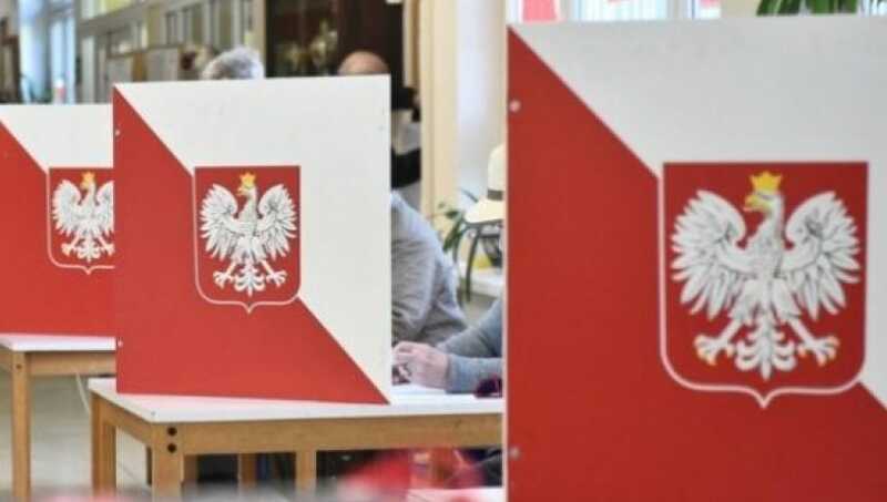 В Варшаве проходят массовые шествия за кандидатов в преддверии выборов