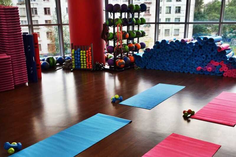 В Санкт-Петербурге фитнес-клуб Happy Fitness обманул посетителей, закрывшись без предупреждения и выплат