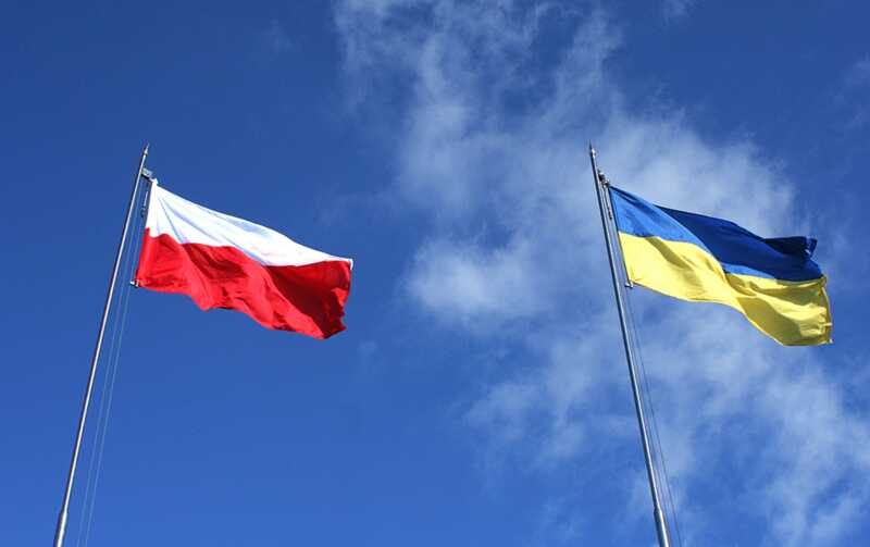 На границе между Польшей и Украиной обнаружили оставленные контейнеры с оружием, которое предназначалось для Украины