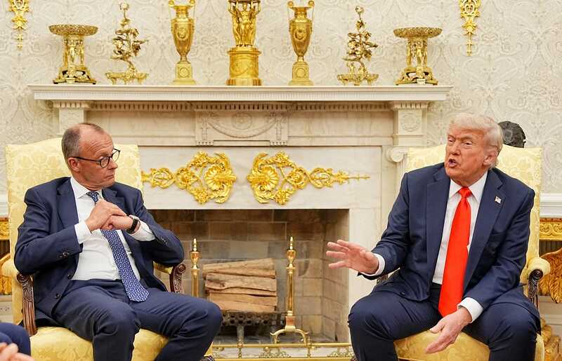 Фридрих Мерц передал Трампу документ о баварском происхождении его деда