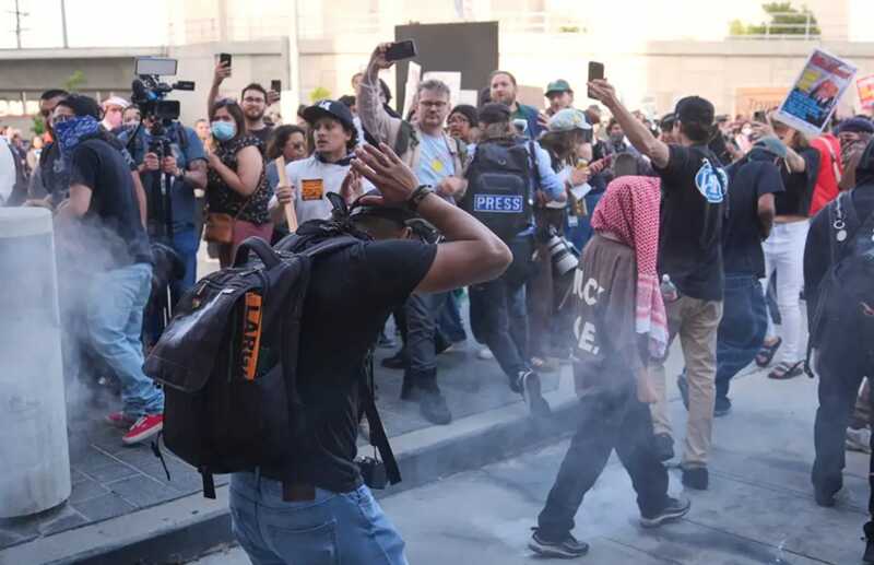В Лос-Анджелесе усиливаются акции протеста против иммиграционной службы