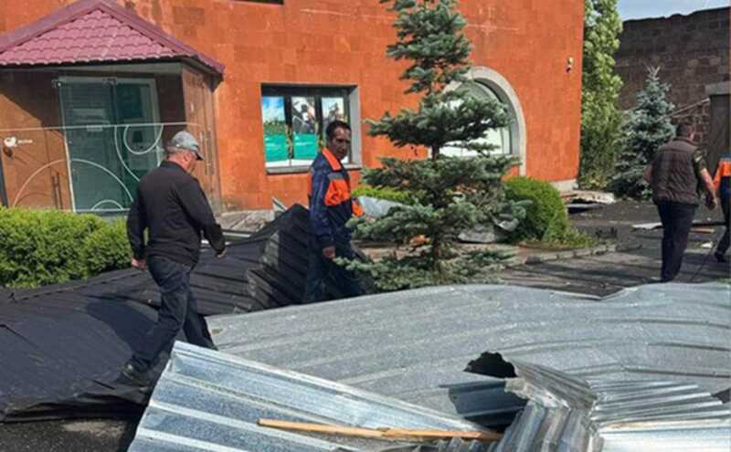 Вихрь в Армении привел к травмам четырех человек