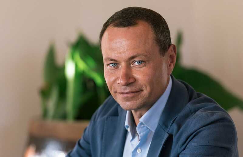 Бывший мэр Владивостока Владимир Николаев потерял кинотеатр и яхт-клуб после ареста имущества
