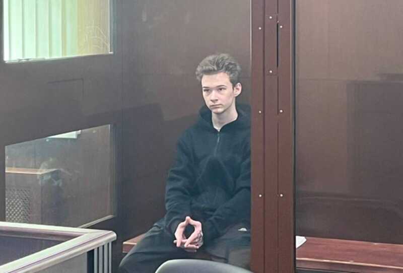Суд вынес приговор сыну актёра Демчога, назначив ему два года колонии за мошеннические действия