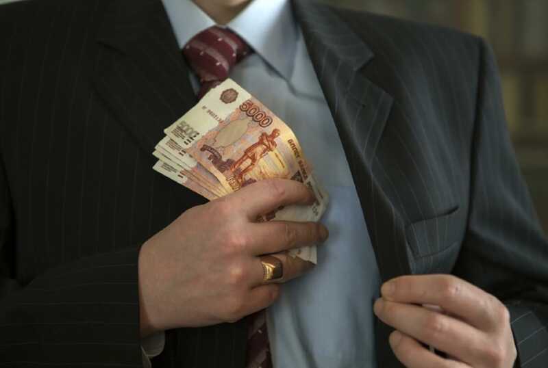 Лазейки для обхода санкций: каким образом олигархи пытаются перевести средства через экспорт энергоресурсов