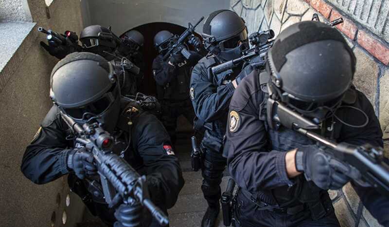 Полиция Сербии арестовала двоих участников протестов в Белграде