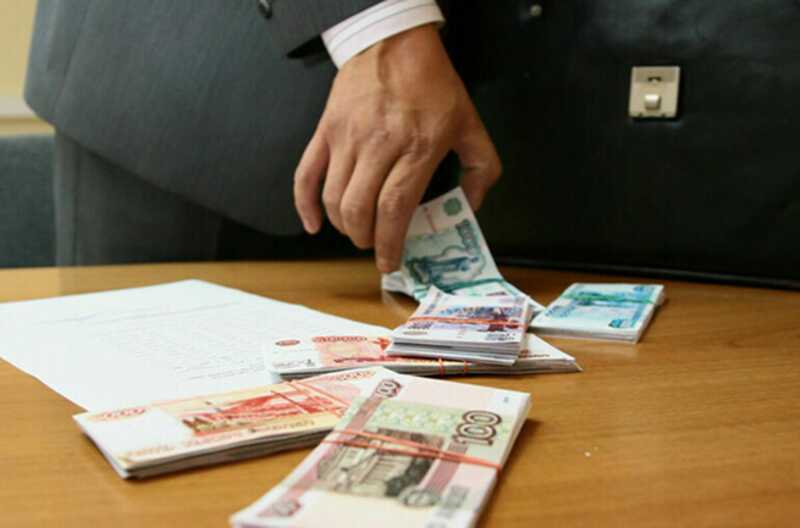 Бывший руководитель УЭБиПК Бриллиантов и его заместитель Михайлов извлекают выгоду из бизнеса благодаря своим связям в полиции