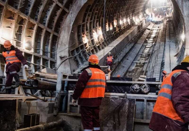 На стройке в Москве инженеры освоили 143 миллиона рублей до начала работ