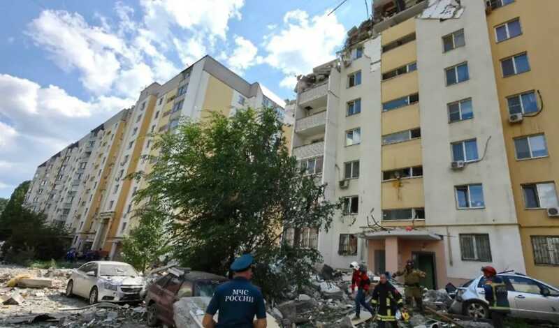 В МЧС допускают, что под обломками дома в Саратове могут находиться люди