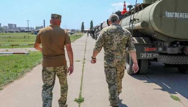 Проверка на военных складах в Одессе сопровождается предложениями взяток и пропажей людей