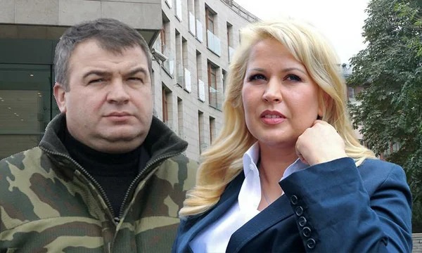 Сердюков и Васильева готовятся покинуть страну