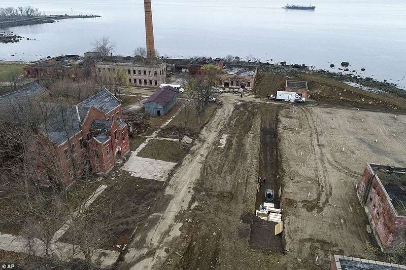 Под Нью-Йорком засняли жуткие фото с гробами в три уровня