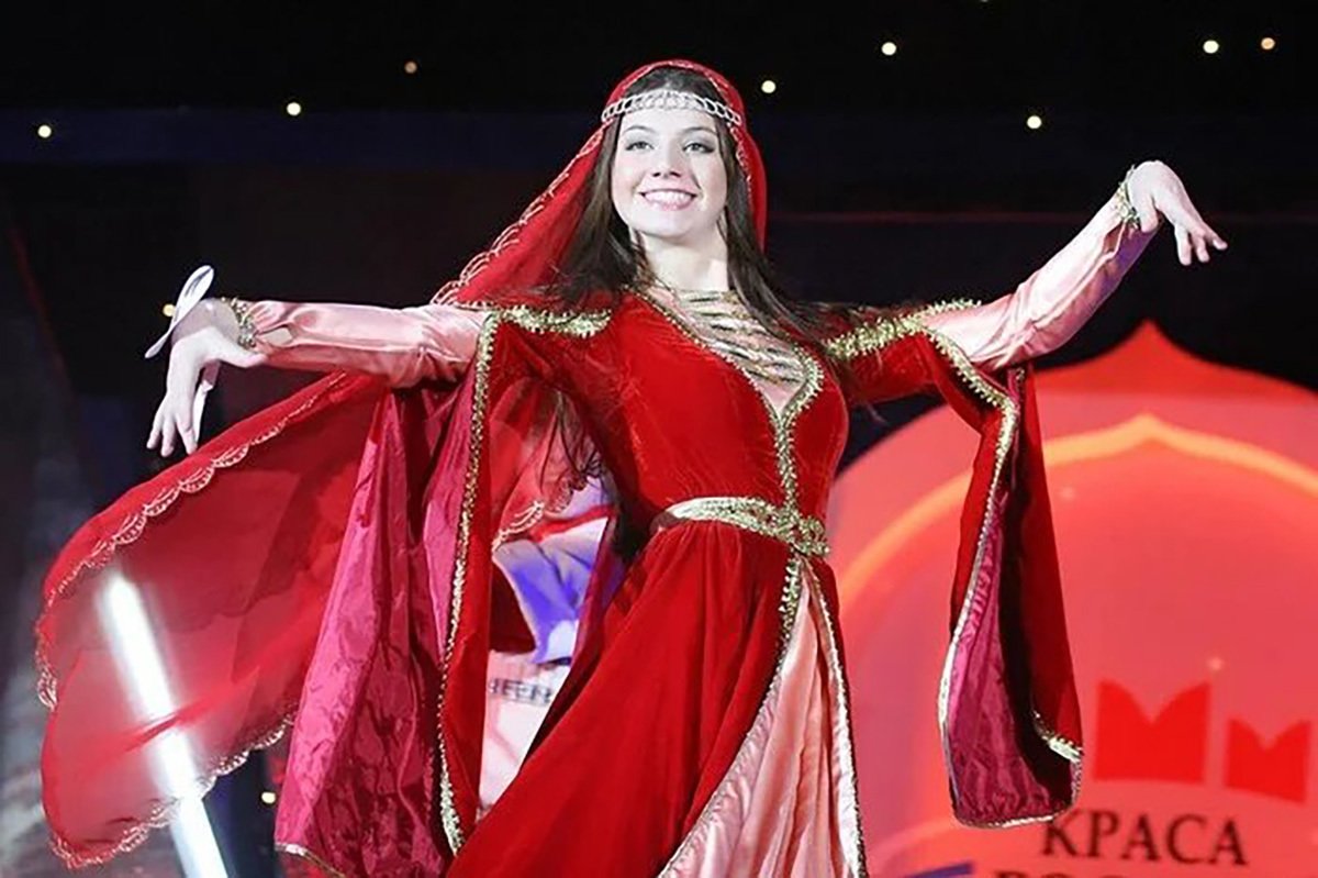 Предполагаемая вторая жена Рамзана Кадырова Фатима Хазуева. Фото: скриншот из видео /  rupres.com